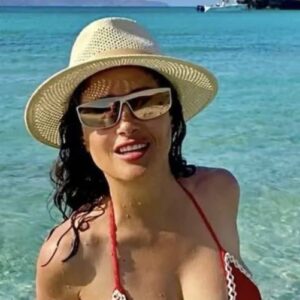 Salma Hayek’s Sizzling Beach Photoshoot at 57th Birthday Celebration Salma Hayek’s Sizzling Beach Photoshoot at 57th Birthday Celebration
