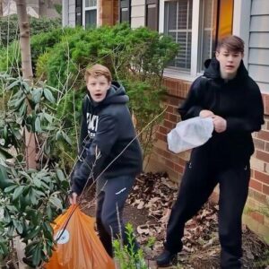 When the Neighborhood Treasure Hunt Unfolds When the Neighborhood Treasure Hunt Unfolds