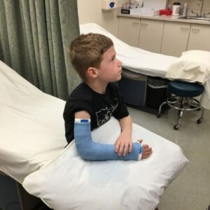 THIS IS THE BOY WHO SAVED MY DAUGHTER FROM A CAR ACCIDENT—AND I ONLY FOUND OUT WHEN I SAW HIS CAST THIS IS THE BOY WHO SAVED MY DAUGHTER FROM A CAR ACCIDENT—AND I ONLY FOUND OUT WHEN I SAW HIS CAST
