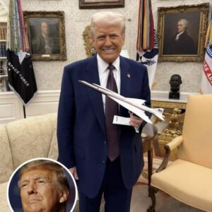 Photo Of Trump In Oval Office Turns Heads After People Spot Small ‘Creepy’ Detail Photo Of Trump In Oval Office Turns Heads After People Spot Small ‘Creepy’ Detail