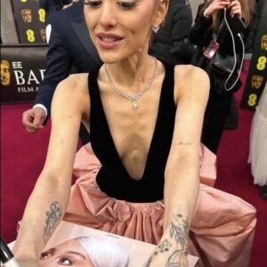 Ariana Grande signing fans pictures at the BAFTA’s Ariana Grande signing fans pictures at the BAFTA’s