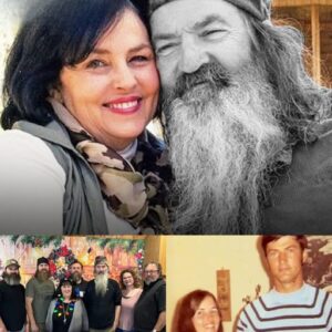 ‘Duck Dynasty’ Patriarch Phil Robertson Dies At 79 After Battle With Alzheimer’s ‘Duck Dynasty’ Patriarch Phil Robertson Dies At 79 After Battle With Alzheimer’s