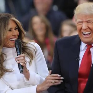 Photo Of Donald Kissing Melania At Baseball Game Turns Heads Photo Of Donald Kissing Melania At Baseball Game Turns Heads