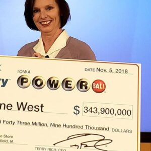 Woman Wins 0 Million Dollar Powerball, Decides To Share New Wealth With Veterans Who Need It Woman Wins 0 Million Dollar Powerball, Decides To Share New Wealth With Veterans Who Need It
