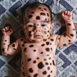 After laying eyes on his newborn baby, this father fell silent. After laying eyes on his newborn baby, this father fell silent.