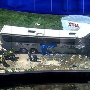 MASSIVE ACCIDENT Just happened 33 people … MASSIVE ACCIDENT Just happened 33 people …