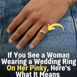 Women wearing rings on pinky fingers: What does it mean? Women wearing rings on pinky fingers: What does it mean?