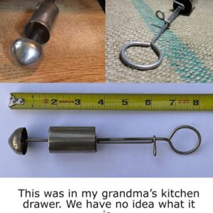 This was in my grandma’s kitchen drawer. We have no idea what it is. This was in my grandma’s kitchen drawer. We have no idea what it is.