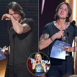 Nicole Kidman Stood By Husband Keith Urban As The Received The Entertainer Of The Year At The CMA Awards