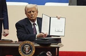 Trump Signs C0ntr0versial Order Addressing Political Prosecutions Trump Signs C0ntr0versial Order Addressing Political Prosecutions