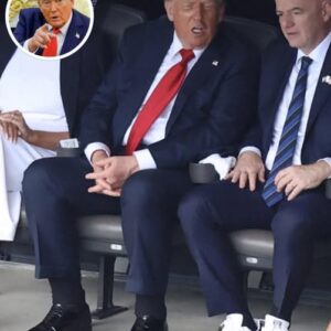 People worry after noticing this tiny detail in a Trump photo
