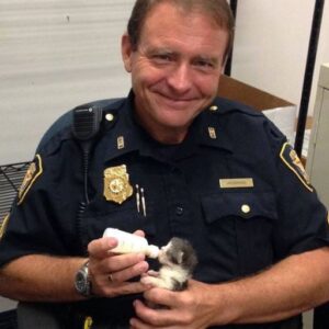 A Police Officer Found a Tiny Kitten—but When He Checked the Security Footage, His Smile Faded A Police Officer Found a Tiny Kitten—but When He Checked the Security Footage, His Smile Faded