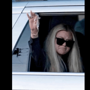 Erika Kirk’s Heartbreaking Moment of Strength as She Acknowledges Supporters After Husband Charlie Kirk’s Passing