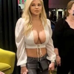 ‘Baywatch’ alum Donna D’Errico slammed for seductive snaps ‘Baywatch’ alum Donna D’Errico slammed for seductive snaps