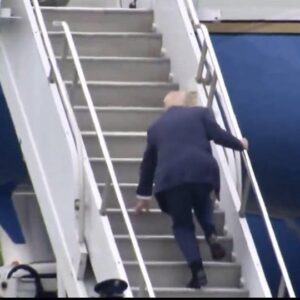 Donald Trump falls on the stairs while boarding Air Force One… see more…. Read full story in comment