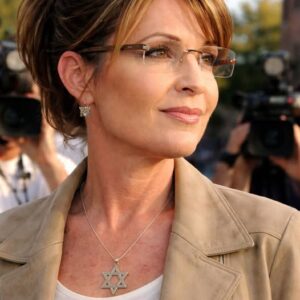 Sarah Palin’s New Photos Get Everyone Talking Online
