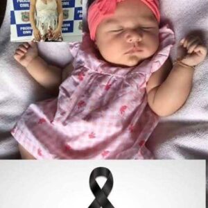 Young woman puts daughter inside the fir…