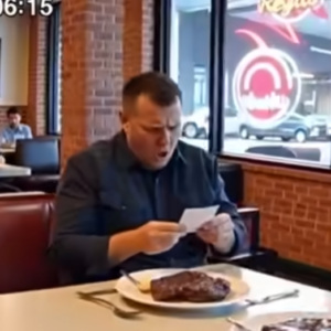 Undercover Owner Orders Steak – Waitress Secretly Slips Him a Note That Stops Him Cold Fort