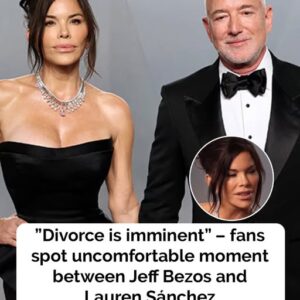 Lauren Sánchez and Jeff Bezos go viral for strange moment