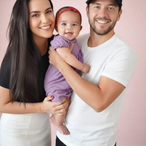 Young couple put daughter inside the fir…