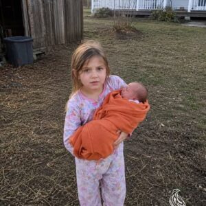 My Daughter, 8, Found a Newborn Baby near Our Barn – When My Husband Asked, ‘Who Would Do This?’ She Looked at Him and Said, ‘Daddy… I Saw You’