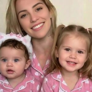 Young woman puts both daughters inside the ..