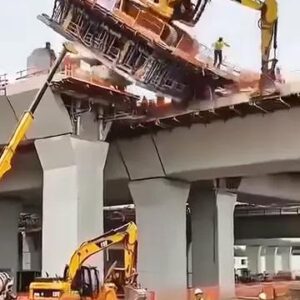 BREAKING 0M SHOPPING MALL… FULL VIDE0 in the 1 C0MMENT See more