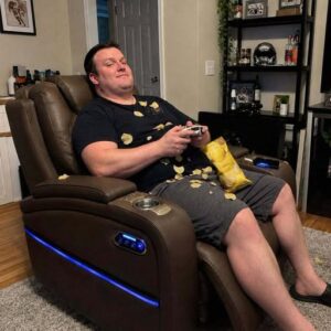 My Husband Said We Couldn’t Afford a High Chair for Our 6 Month Old Baby Two Days Later, He Spent ,000 on a Leather Recliner So He Could ‘Rest Properly After Work’